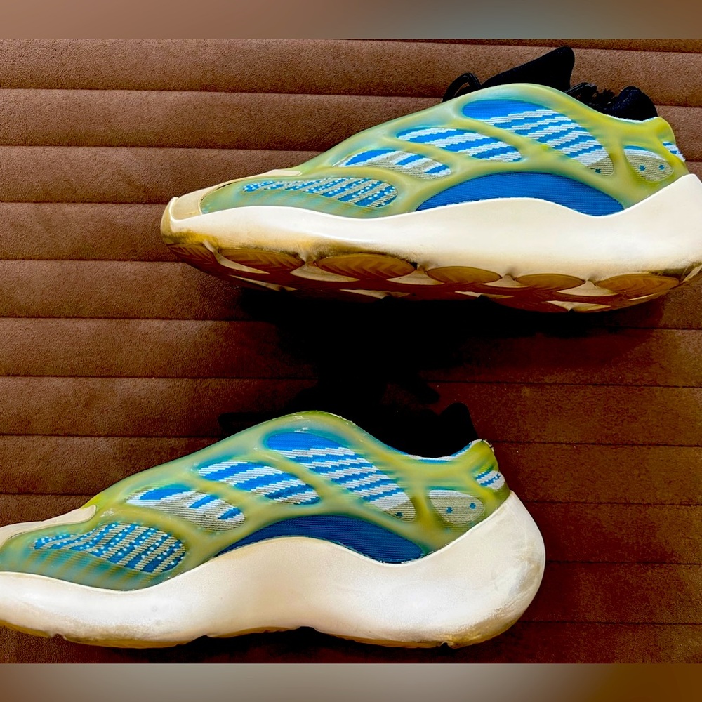 Yezzy 700 v3 Arzareth